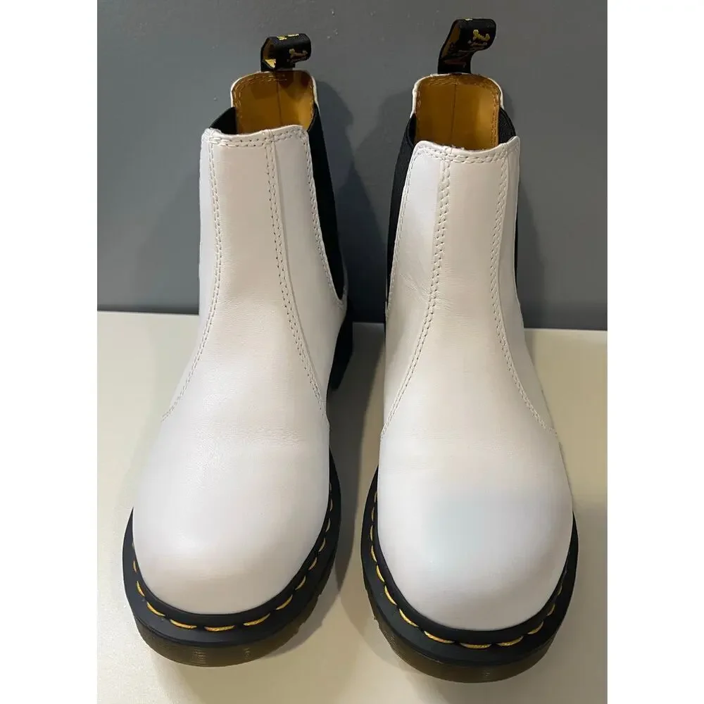 EUC Dr. Martens Chelsea Boots - Women's Size 9 - Picture 2 of 8